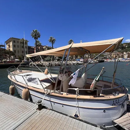 Appartement Mazzini 12, Elegant With Free Private Garage 800 M, Air Conditioning, Wi-fi, Just 100 M From The Public Rapallo