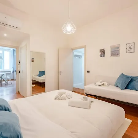Appartement Mazzini 12, Elegant With Free Private Garage 800 M, Air Conditioning, Wi-fi, Just 100 M From The Public