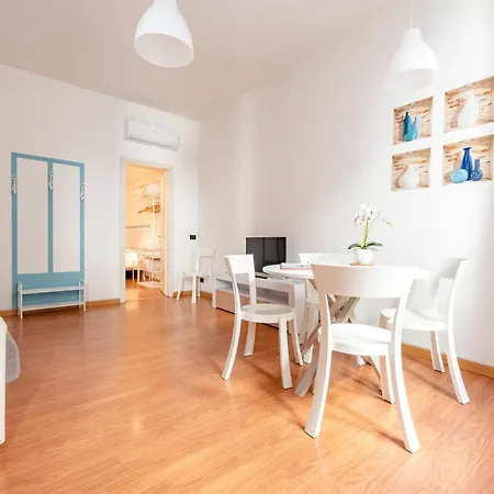 Appartement Mazzini 12, Elegant With Free Private Garage 800 M, Air Conditioning, Wi-fi, Just 100 M From The Public