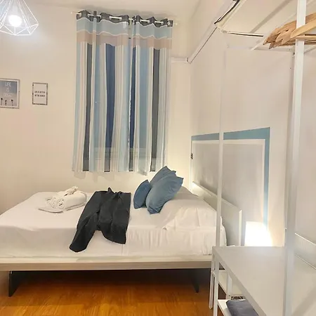 Mazzini 12, Elegant With Free Private Garage 800 M, Air Conditioning, Wi-fi, Just 100 M From The Public