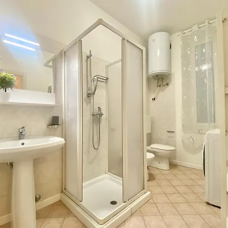 Mazzini 12, Elegant With Free Private Garage 800 M, Air Conditioning, Wi-fi, Just 100 M From The Public Appartement *