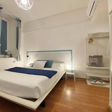 Apartman Mazzini 12, Elegant With Free Private Garage 800 M, Air Conditioning, Wi-fi, Just 100 M From The Public
