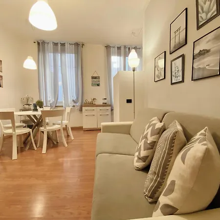 Mazzini 12, Elegant With Free Private Garage 800 M, Air Conditioning, Wi-fi, Just 100 M From The Public *